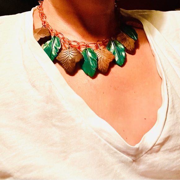 Vintage celluloid? Leaf necklace. Absolutely pristine. - Picture 6 of 9